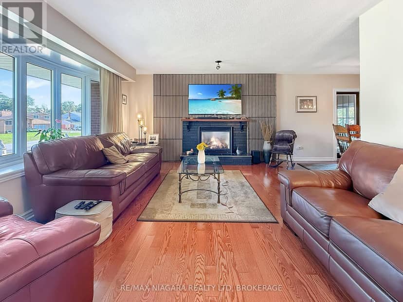 27 Lindbergh Drive — photo 4 of 38