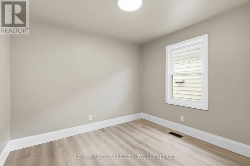 422 Brunswick Street — photo 12 of 40