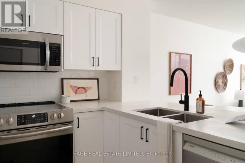 2109 - 750 Bay Street — photo 18 of 33
