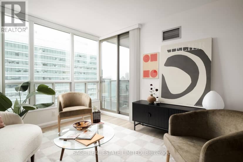 2109 - 750 Bay Street — photo 7 of 33