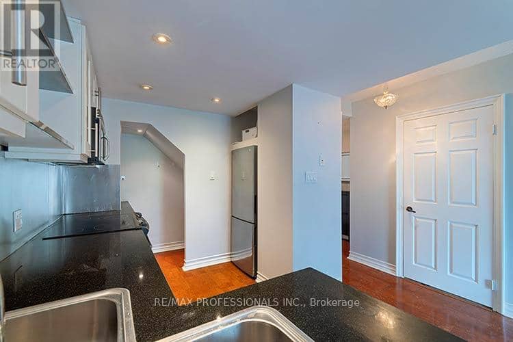 702 - 88 Charles Street E — photo 19 of 34