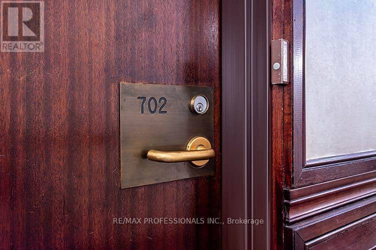702 - 88 Charles Street E — photo 8 of 34
