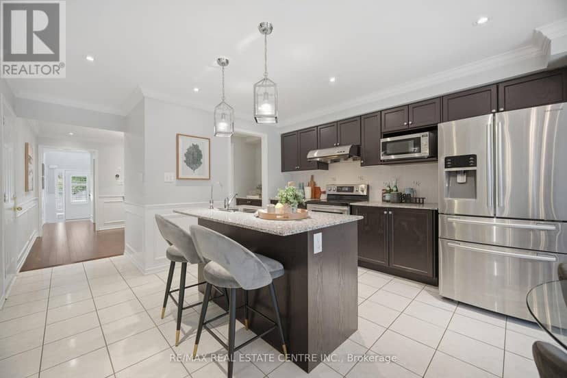 33 Mosely Crescent — photo 13 of 40