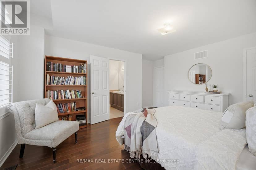 33 Mosely Crescent — photo 31 of 40