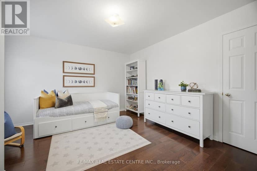 33 Mosely Crescent — photo 34 of 40