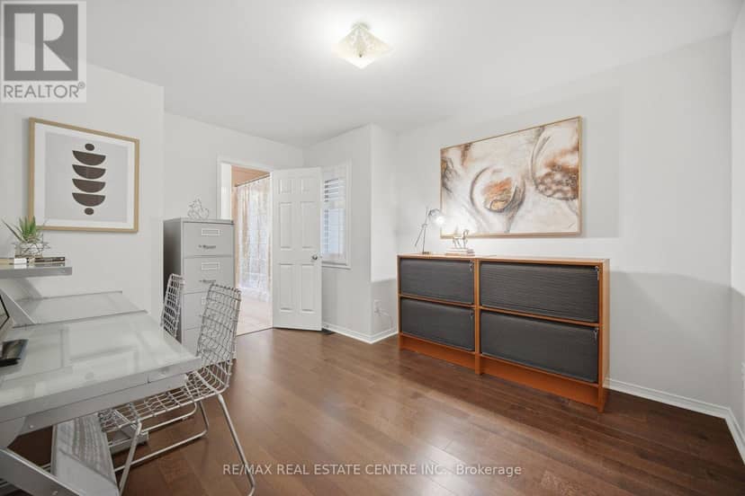 33 Mosely Crescent — photo 38 of 40