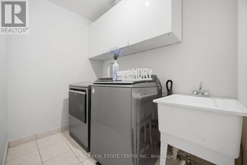 33 Mosely Crescent — photo 39 of 40