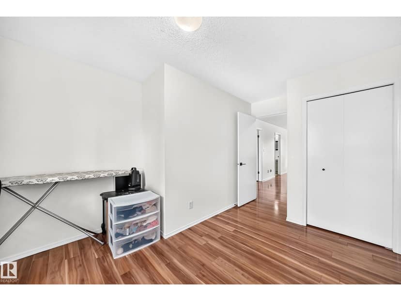 4424 33 ST NW — photo 36 of 40