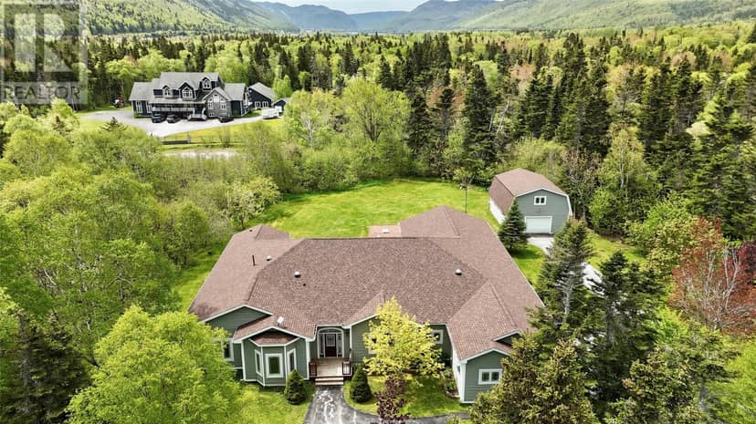 6 Tamarack Street, Humber Village, photo 2