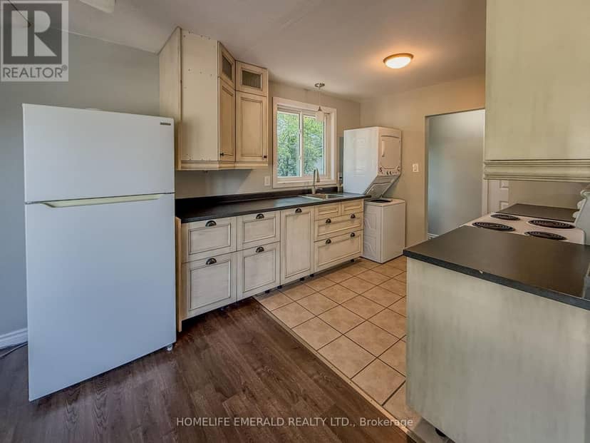 131 Cundles Road E — photo 12 of 40