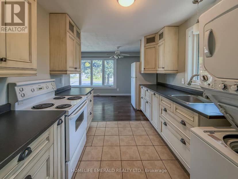 131 Cundles Road E — photo 13 of 40