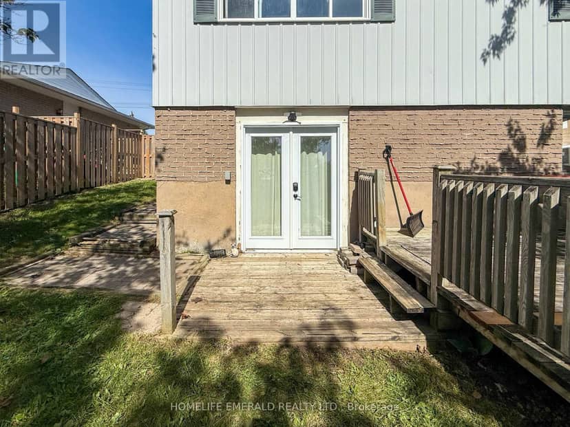 131 Cundles Road E — photo 3 of 40