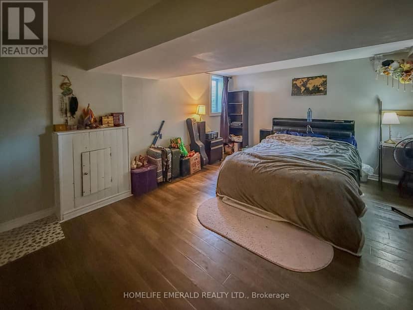 131 Cundles Road E — photo 37 of 40
