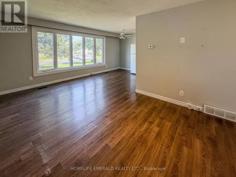 131 Cundles Road E — photo 6 of 40