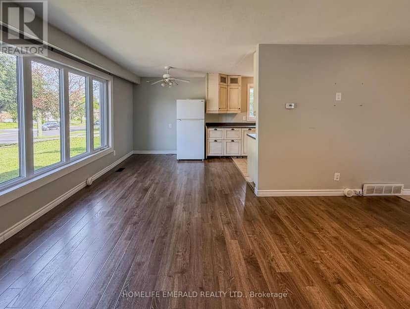 131 Cundles Road E — photo 7 of 40