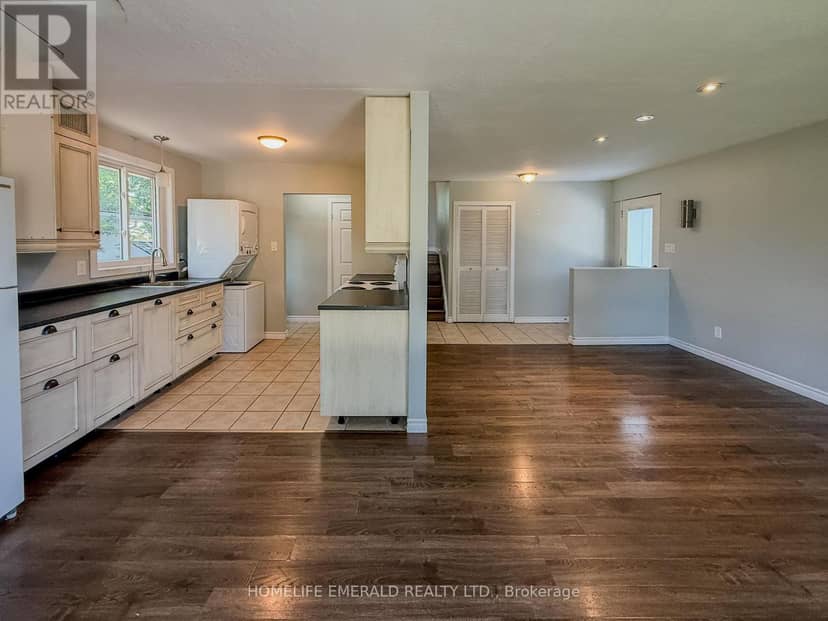 131 Cundles Road E — photo 9 of 40