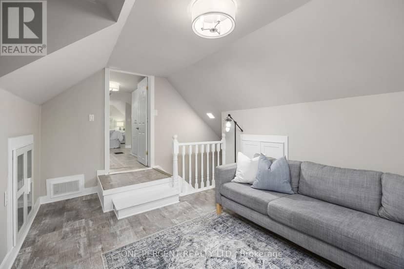 406 Peter Street N — photo 15 of 36