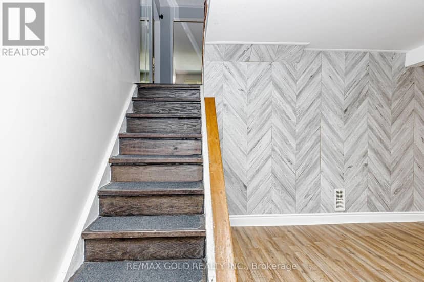 44 Deloraine Drive — photo 15 of 29