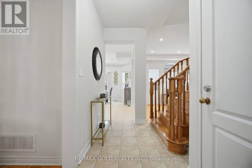 10 Sir Jacobs Crescent — photo 19 of 40