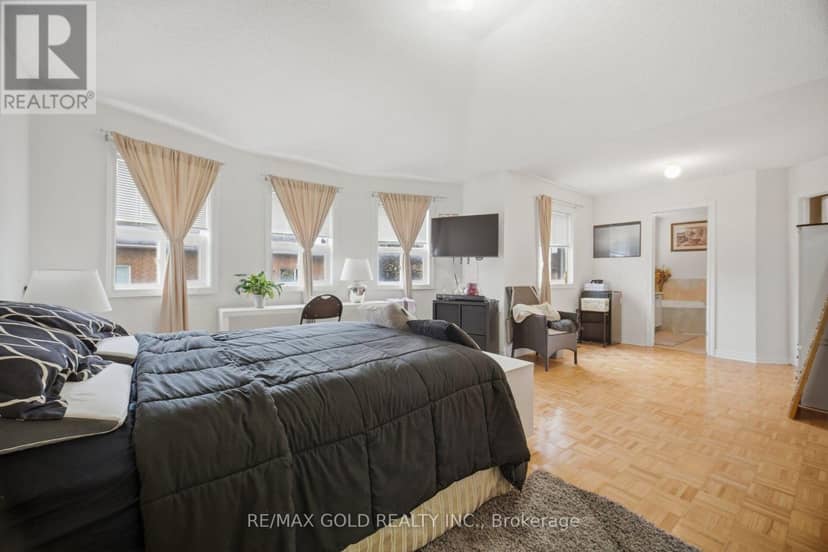 10 Sir Jacobs Crescent — photo 21 of 40