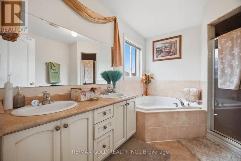 10 Sir Jacobs Crescent — photo 23 of 40