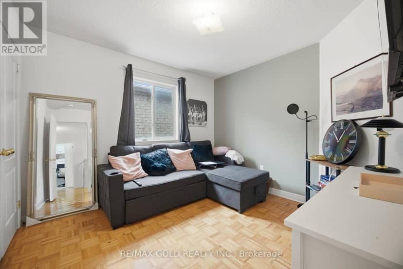 10 Sir Jacobs Crescent — photo 31 of 40