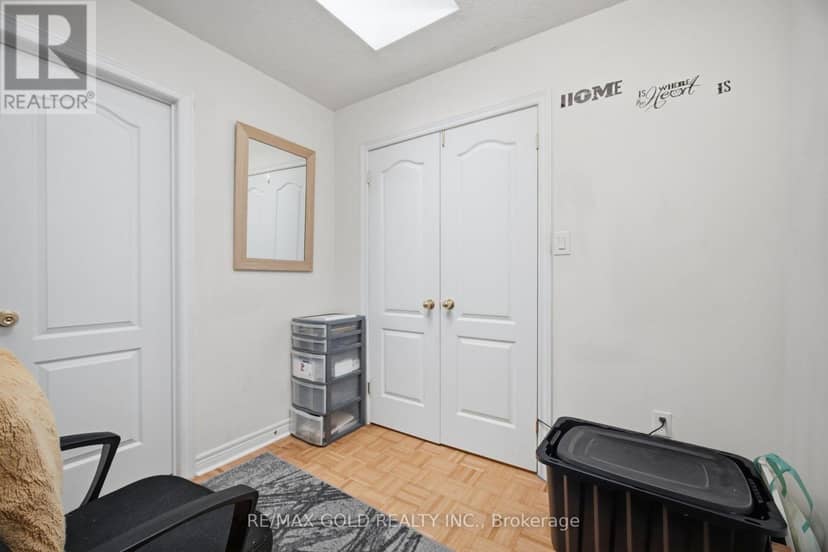 10 Sir Jacobs Crescent — photo 34 of 40