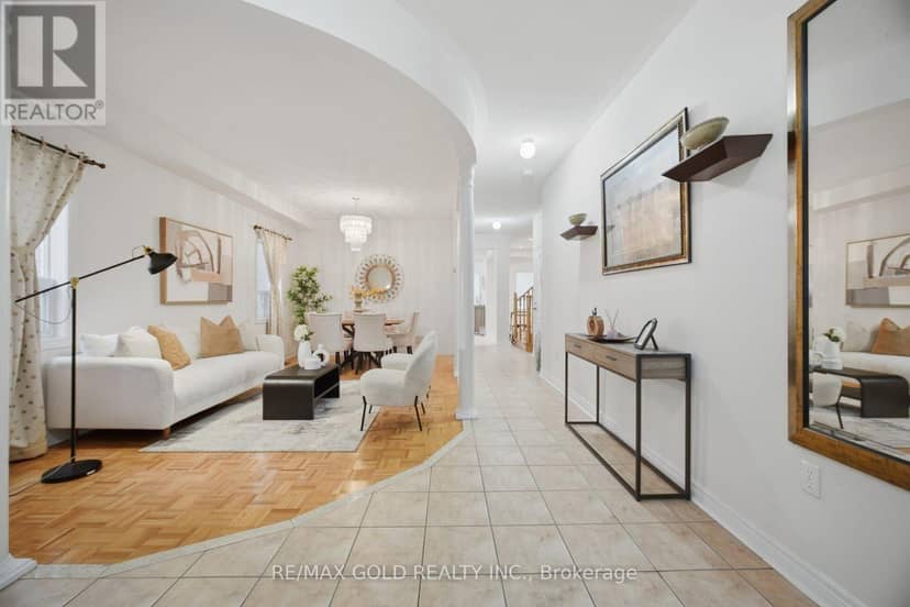 10 Sir Jacobs Crescent — photo 4 of 40