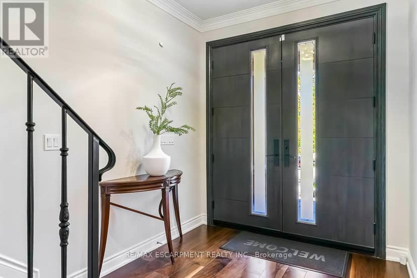 519 Hancock Way — photo 4 of 40