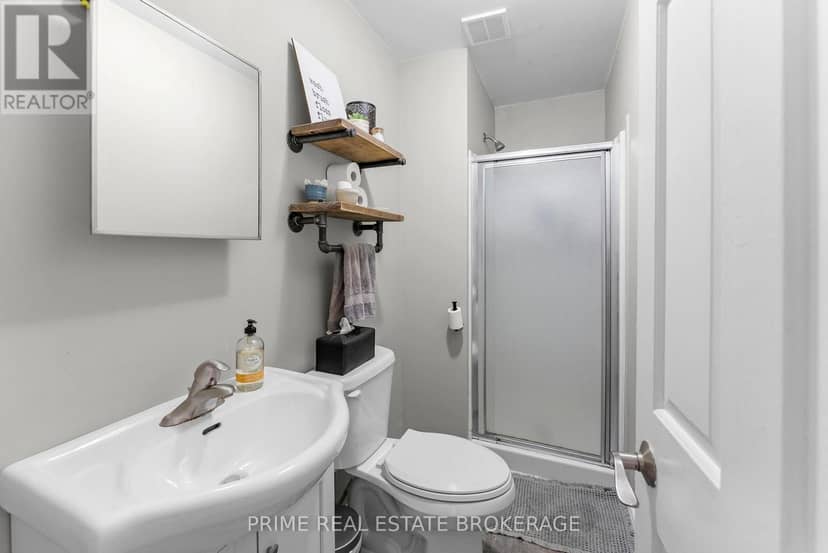 1032 Trafalgar Street — photo 12 of 36
