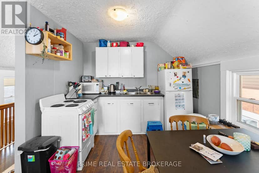 1032 Trafalgar Street — photo 25 of 36