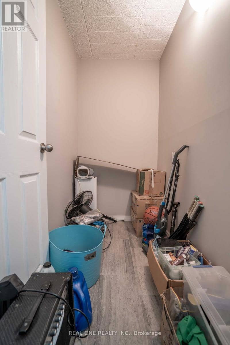 204 - 6 Walton Avenue — photo 10 of 22