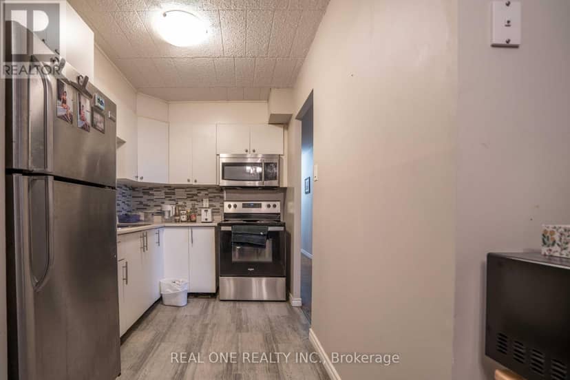 204 - 6 Walton Avenue — photo 5 of 22