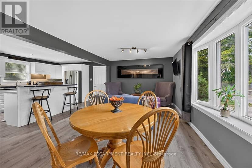 28 Nelles Street E — photo 10 of 40