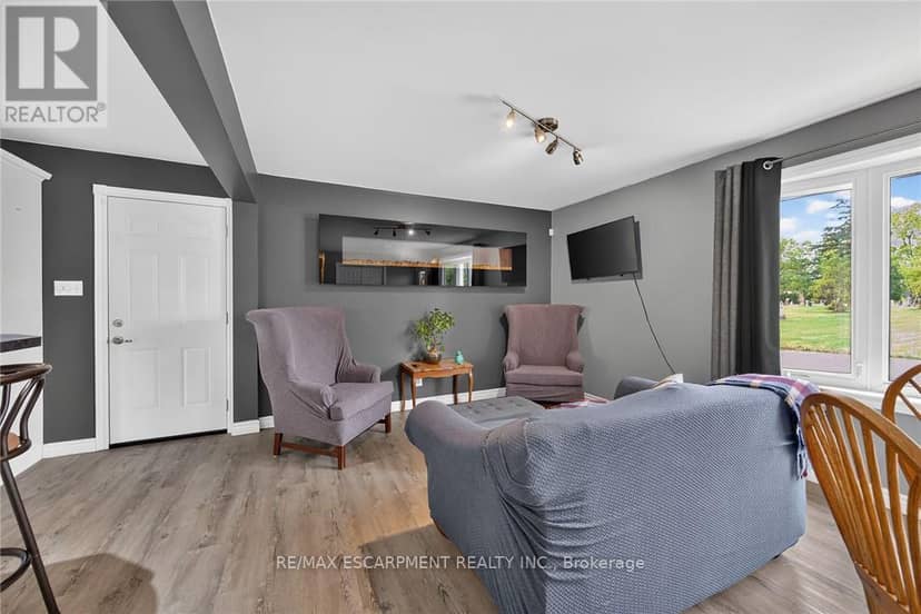 28 Nelles Street E — photo 11 of 40