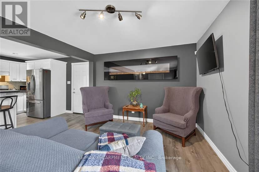28 Nelles Street E — photo 12 of 40