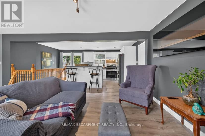 28 Nelles Street E — photo 13 of 40