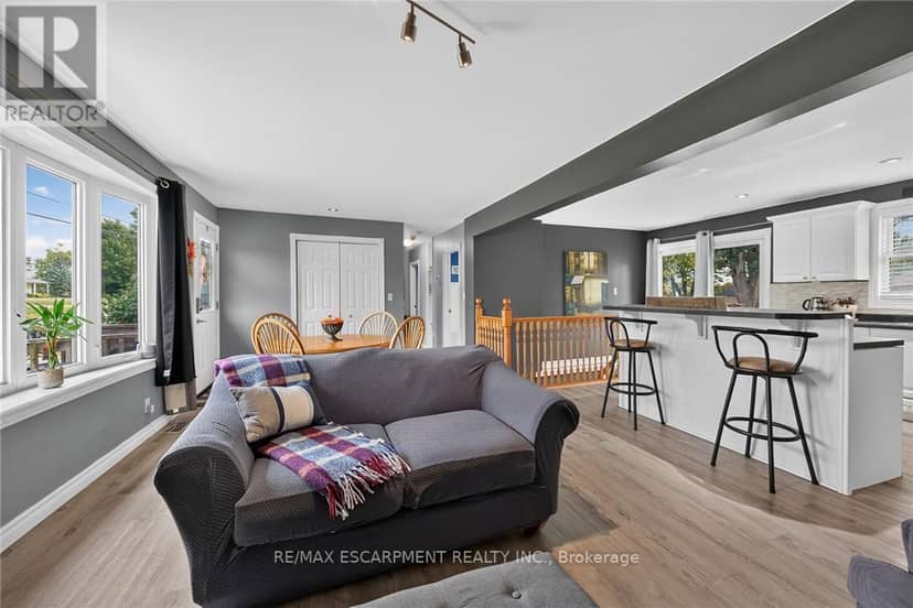 28 Nelles Street E — photo 14 of 40