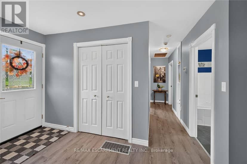 28 Nelles Street E — photo 24 of 40