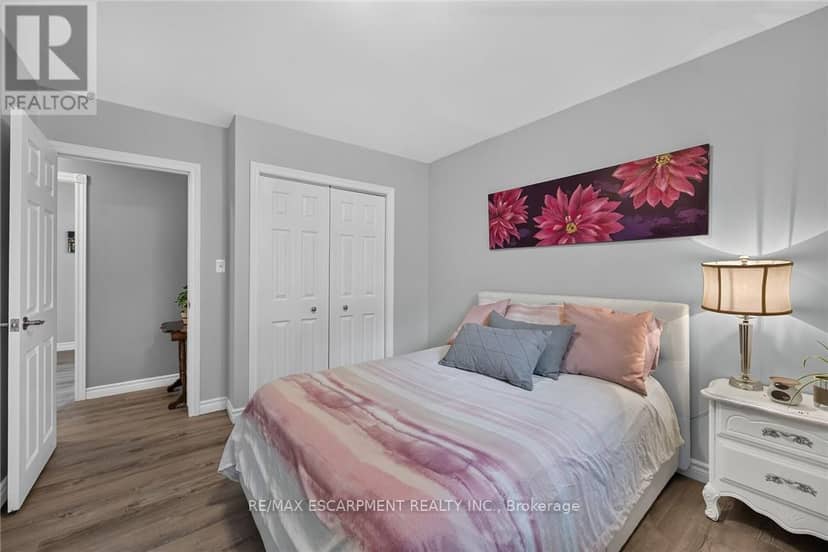 28 Nelles Street E — photo 26 of 40