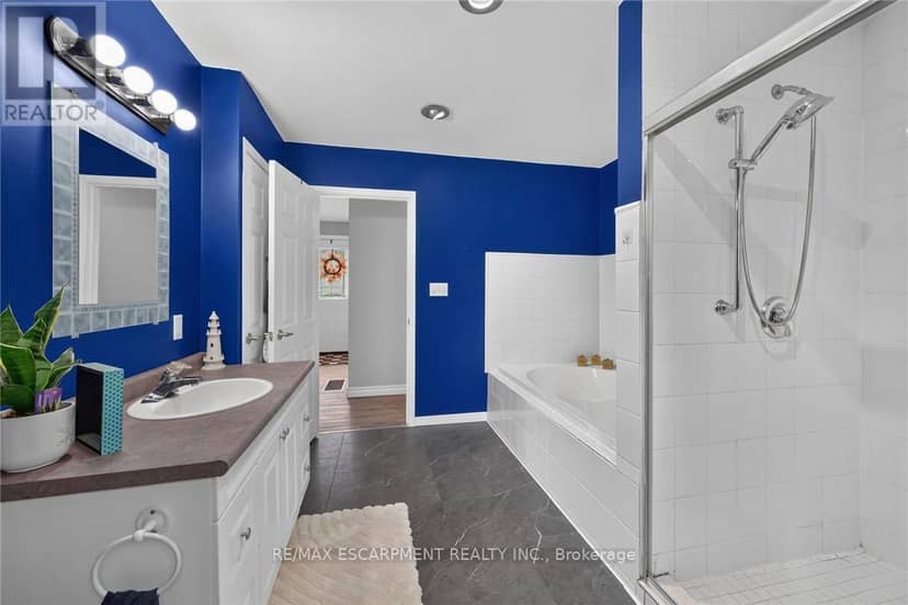 28 Nelles Street E — photo 32 of 40