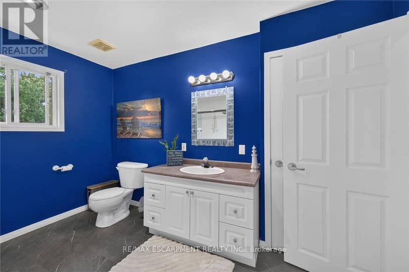 28 Nelles Street E — photo 33 of 40