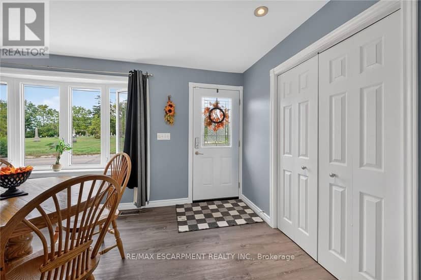 28 Nelles Street E — photo 8 of 40
