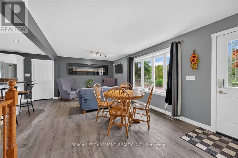 28 Nelles Street E — photo 9 of 40