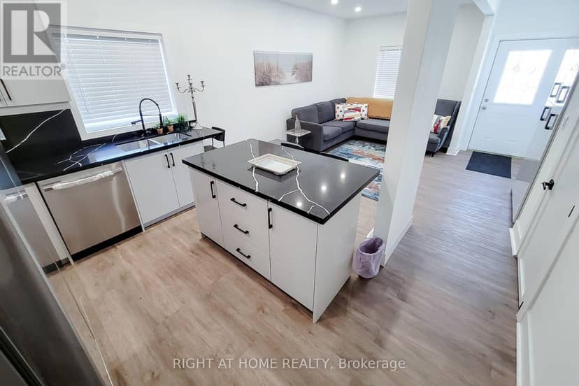 78 Hillyard Street E — photo 11 of 40