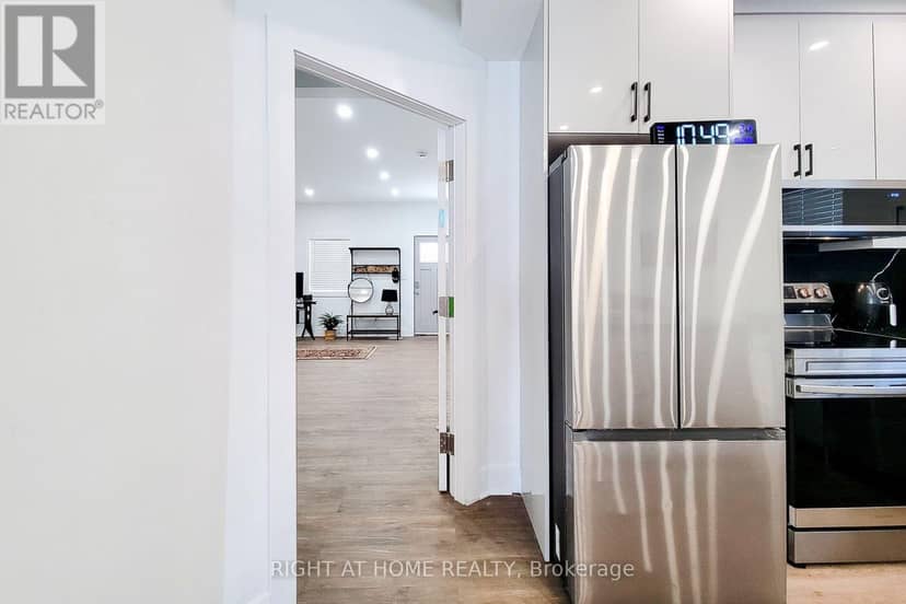78 Hillyard Street E — photo 18 of 40