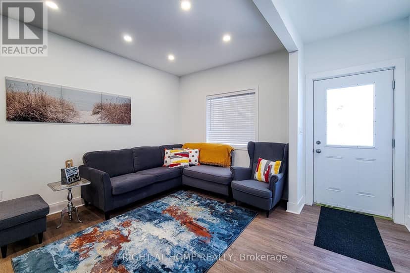 78 Hillyard Street E — photo 9 of 40