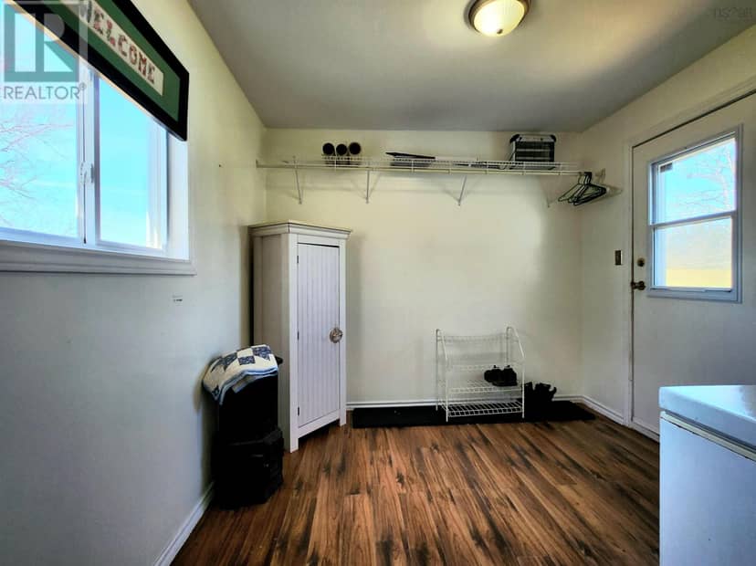 2280 Loch Lomond Road — photo 11 of 35