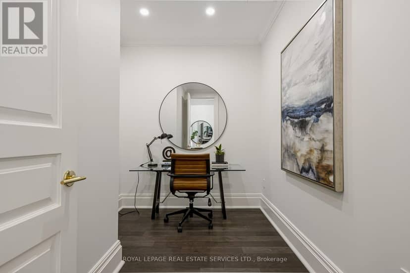 203 - 200 Russell Hill Road — photo 24 of 37