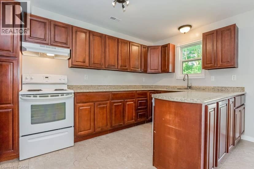 353 WELLINGTON Street E — photo 12 of 40